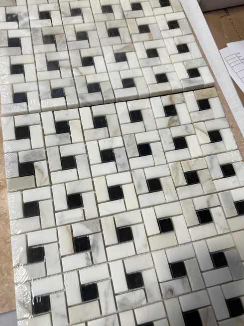 Calacatta Gold - Pinwheel Mosaic w/ Black Polished